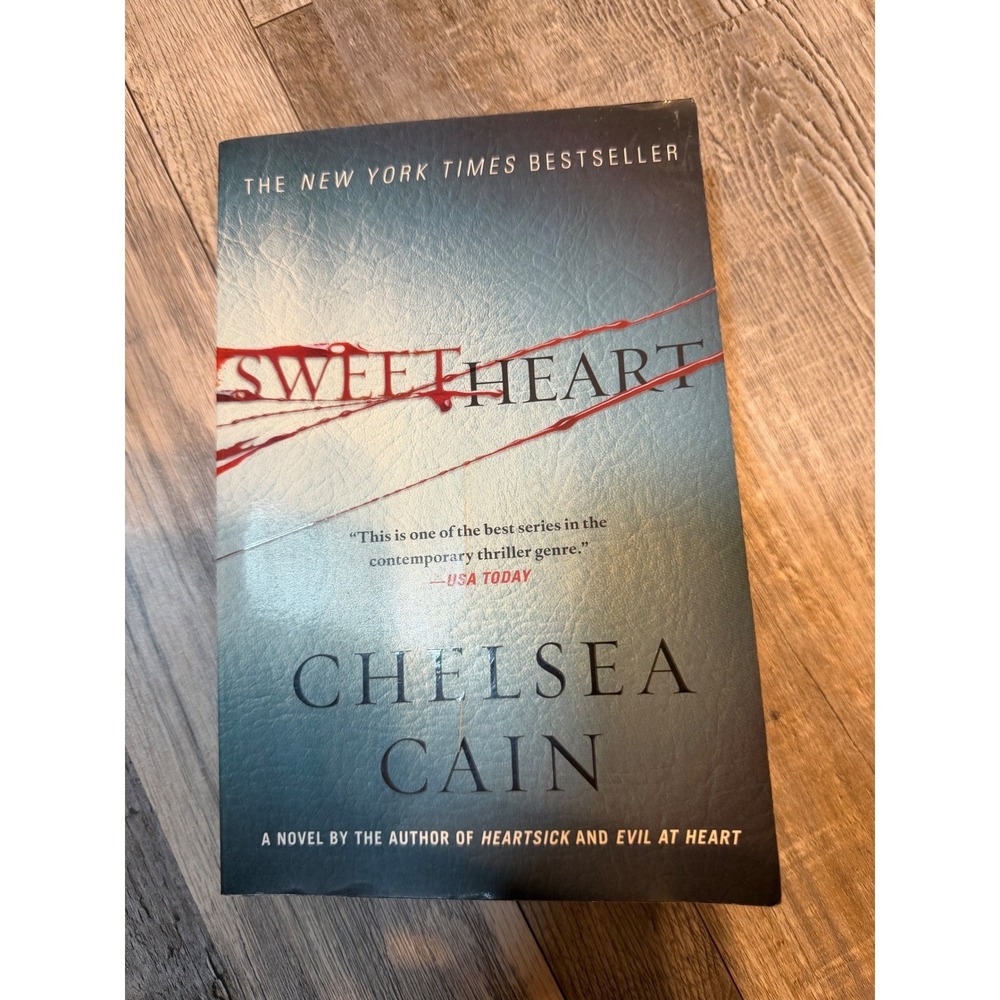 Chelsea Cain Sweetheart Thriller Novel Paperback First Minotaur Books PB 2010